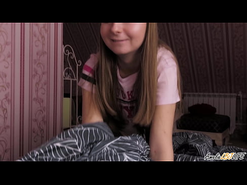 ❤️ Blondie оның BFF-ны терең сорып, аузына шәует алады Сандық видео kk.com-porn-zog.ru